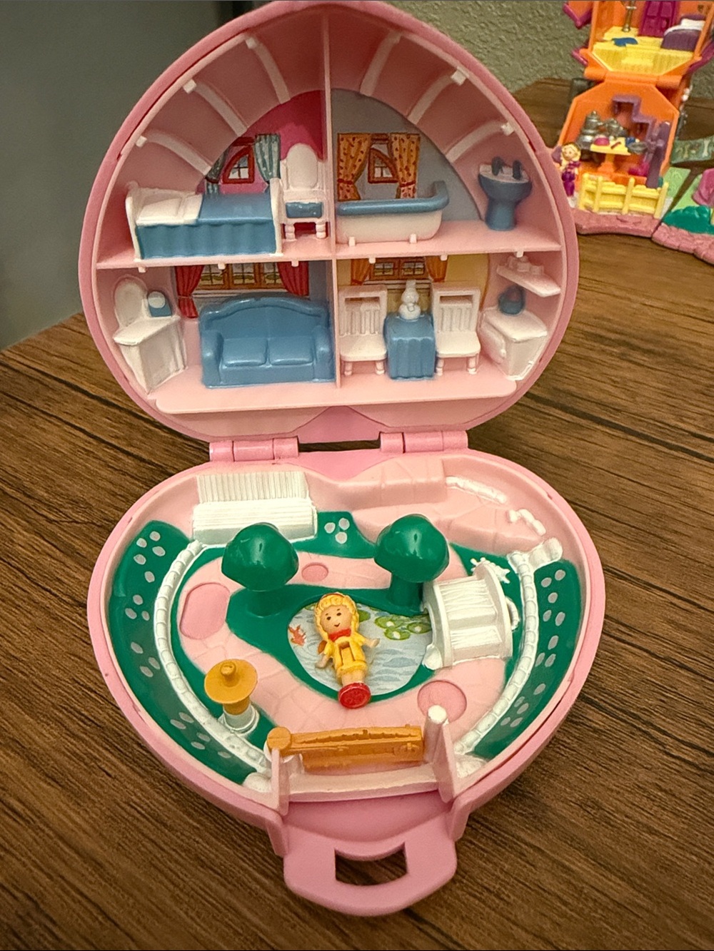 Blue Bird| 1989 | Polly Pocket Country Cottage playset